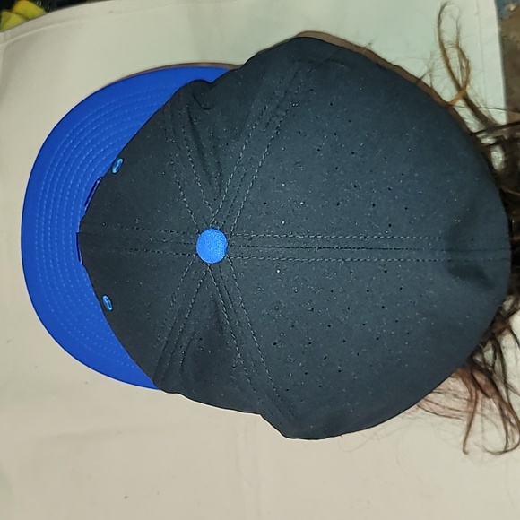 Nike. True. Dri-fit. University of Kentucky. UK. Men's size 8. Condition 9.5/10 - Picture 6 of 15